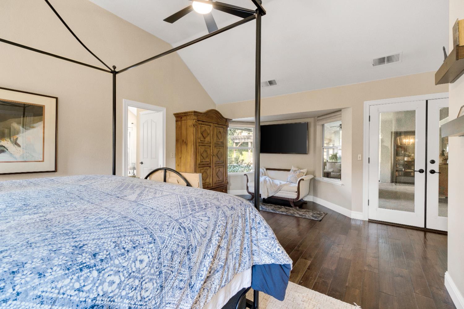 906 E Sutton Dr, Fresno, CA 93720