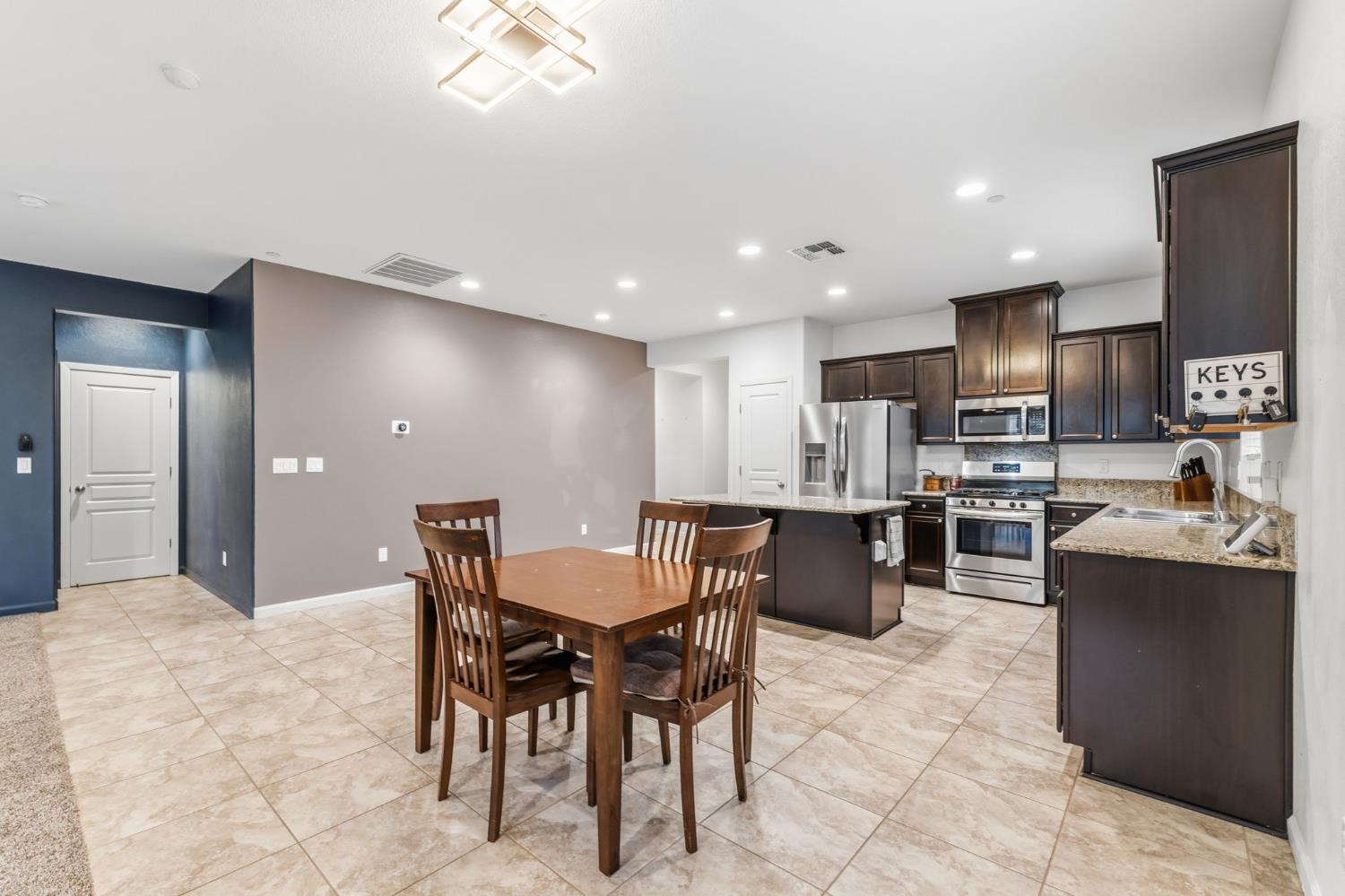 3917 E Myrtle Ave, Visalia, CA 93292