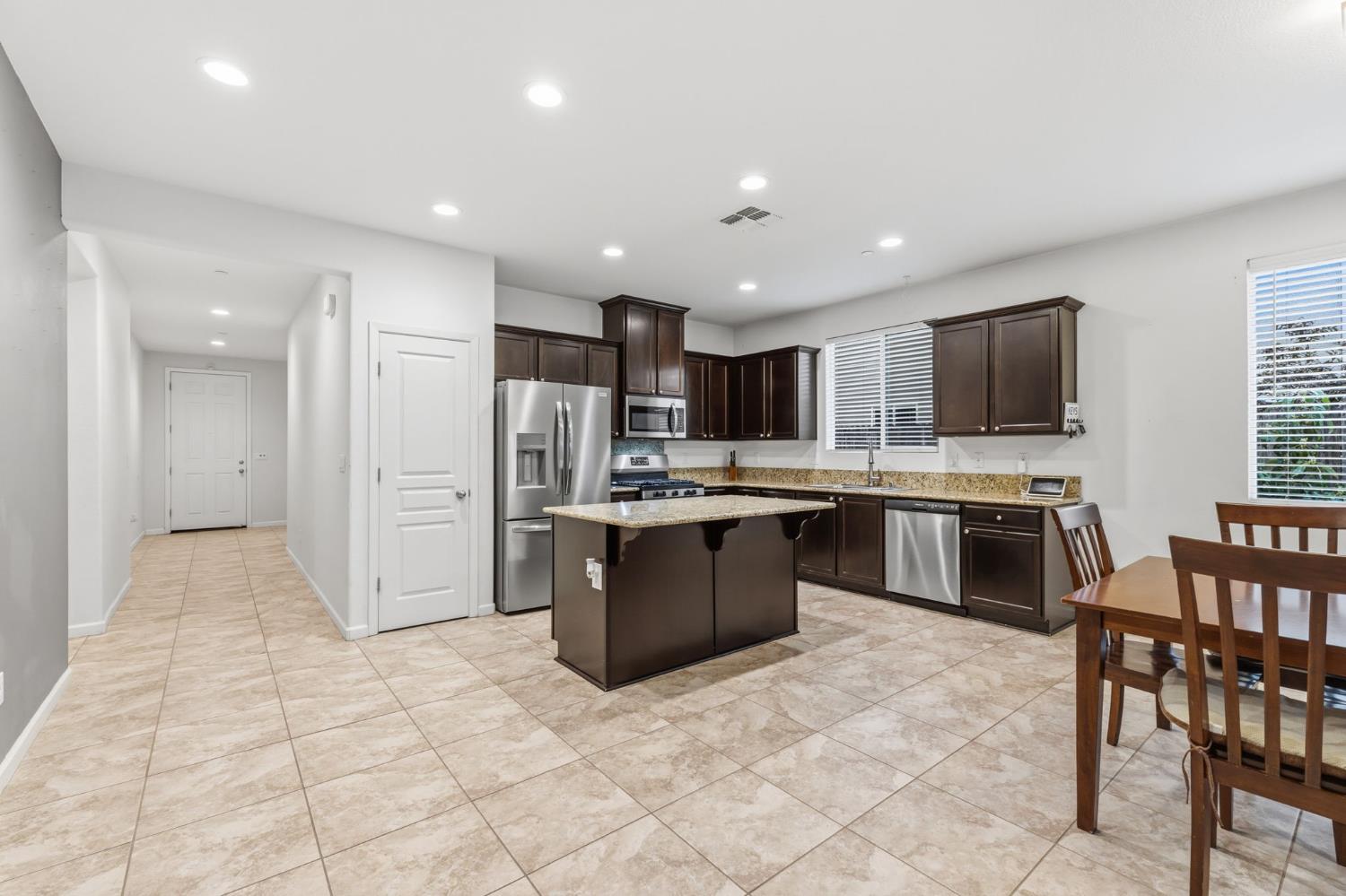 3917 E Myrtle Ave, Visalia, CA 93292