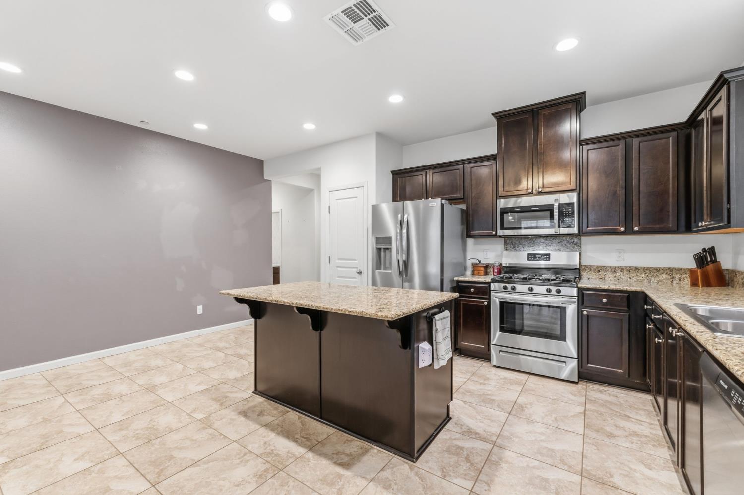 3917 E Myrtle Ave, Visalia, CA 93292