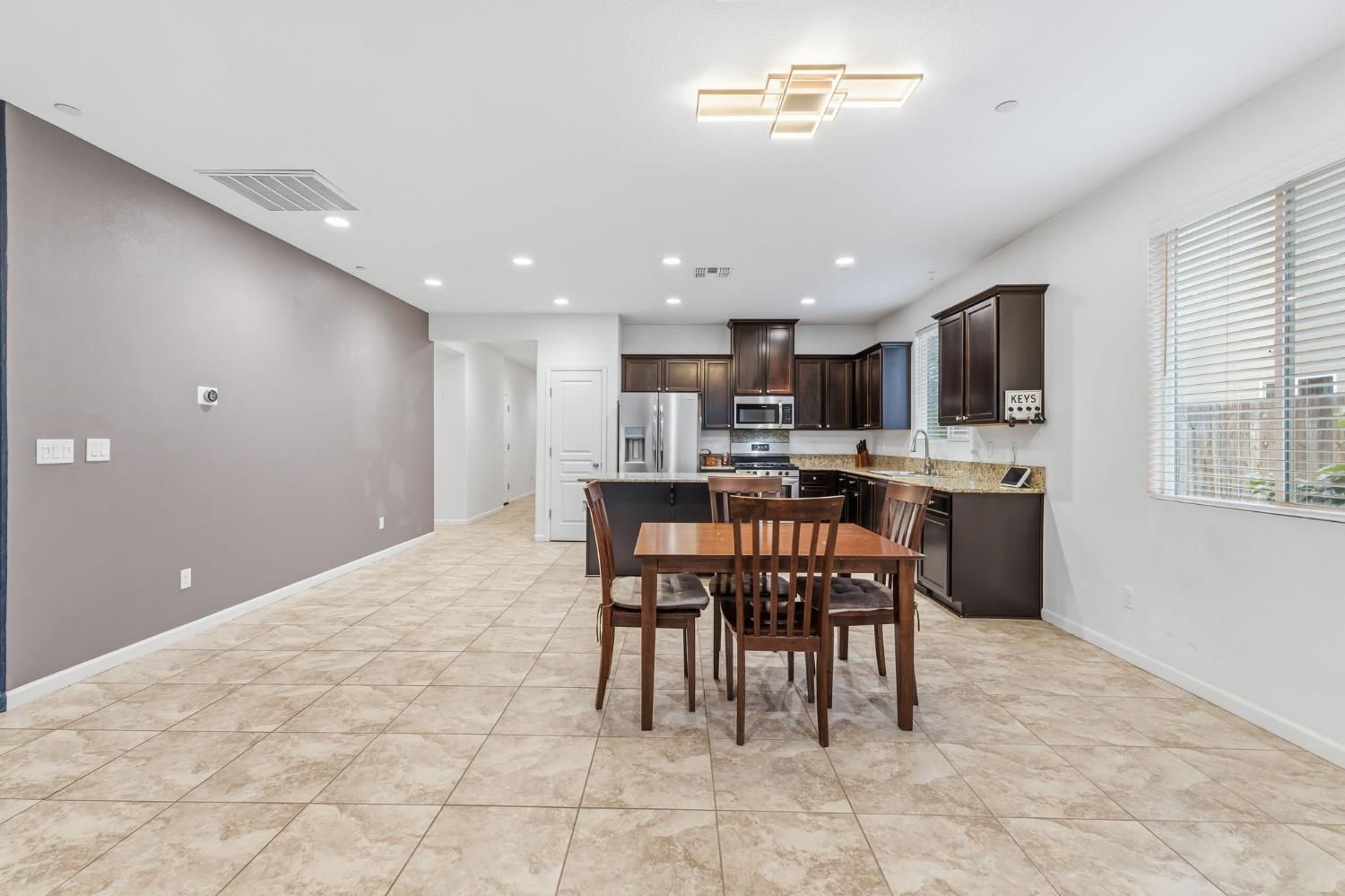 3917 E Myrtle Ave, Visalia, CA 93292