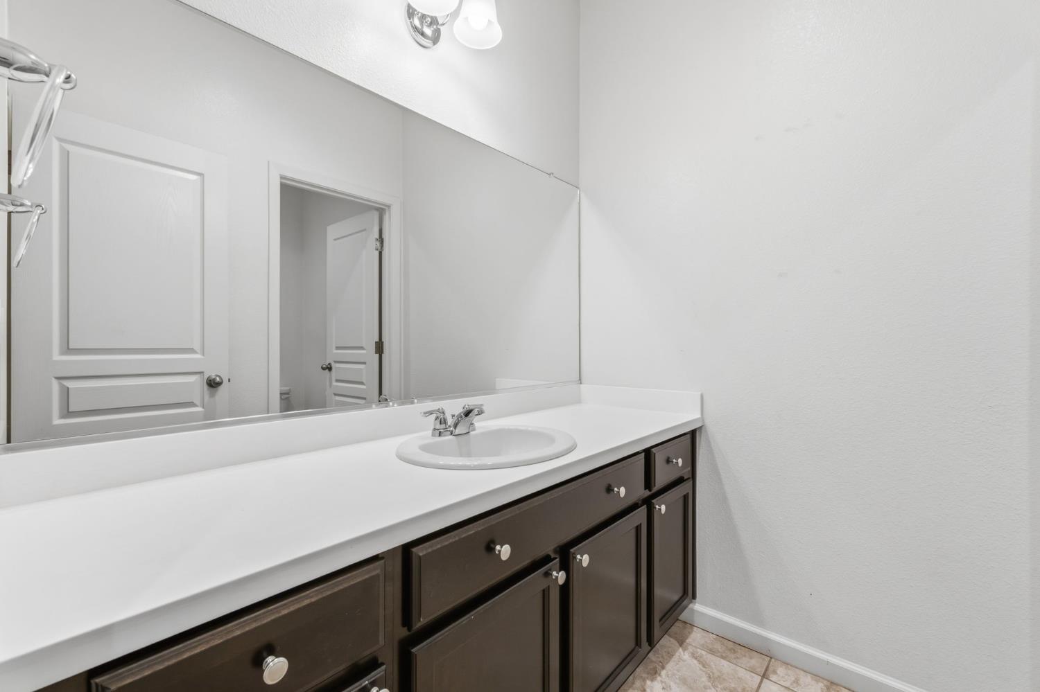 3917 E Myrtle Ave, Visalia, CA 93292