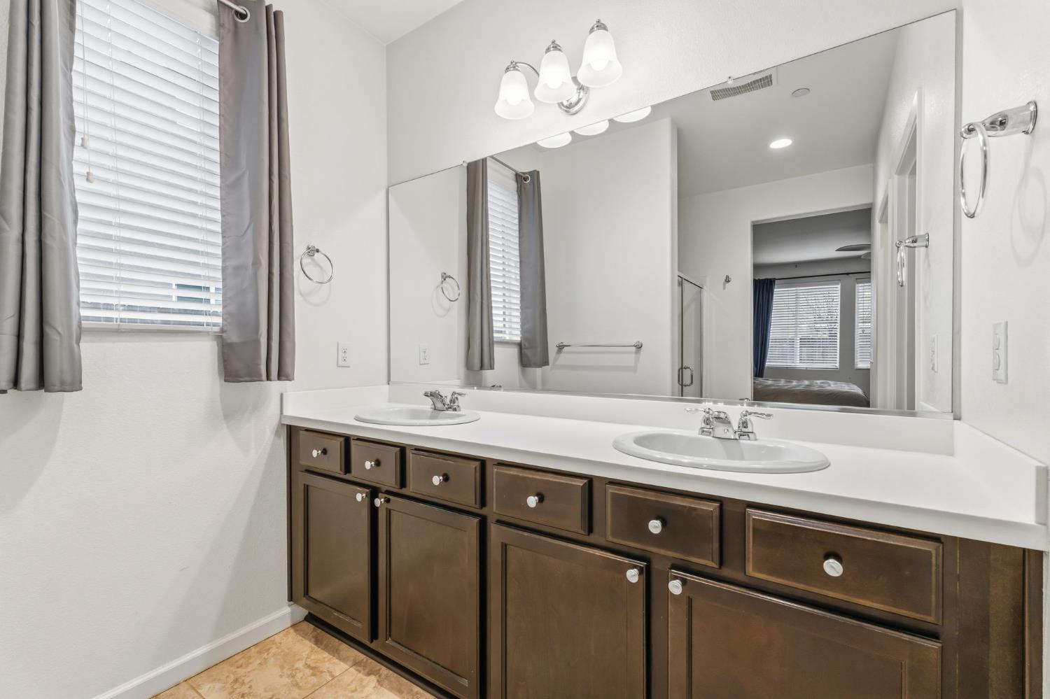 3917 E Myrtle Ave, Visalia, CA 93292