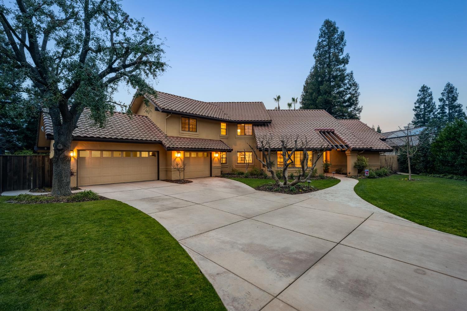 9981 N Madison Ridge Rd, Fresno, CA 93720