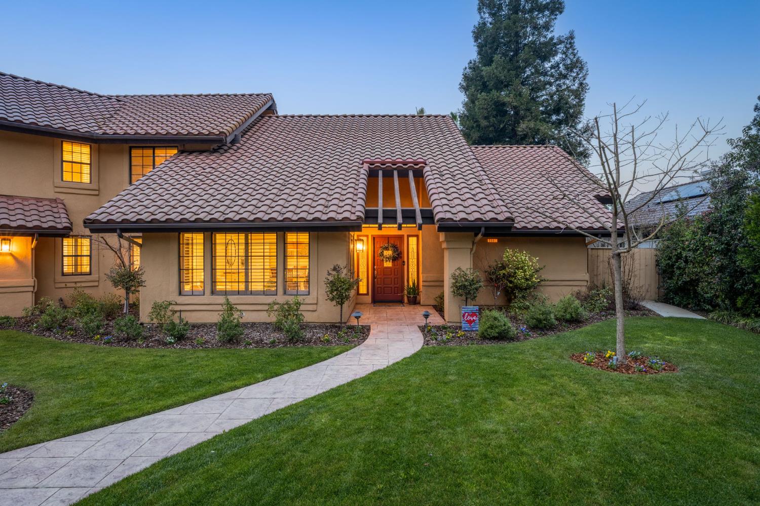 9981 N Madison Ridge Rd, Fresno, CA 93720