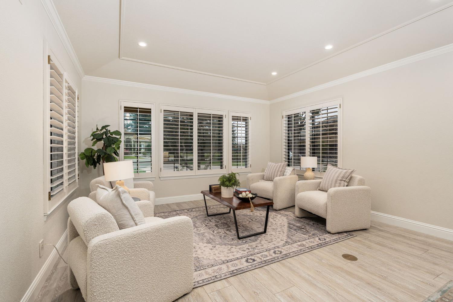 9981 N Madison Ridge Rd, Fresno, CA 93720