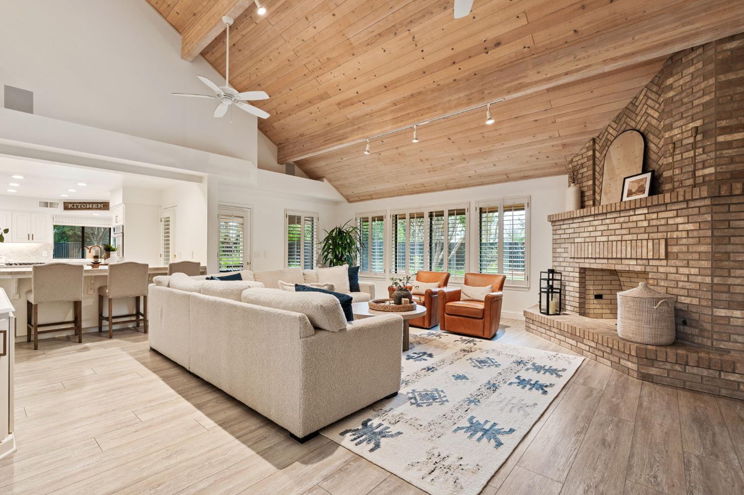 9981 N Madison Ridge Rd, Fresno, CA 93720