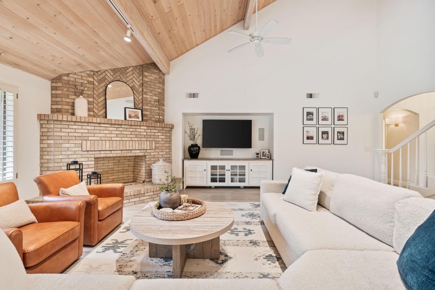 9981 N Madison Ridge Rd, Fresno, CA 93720