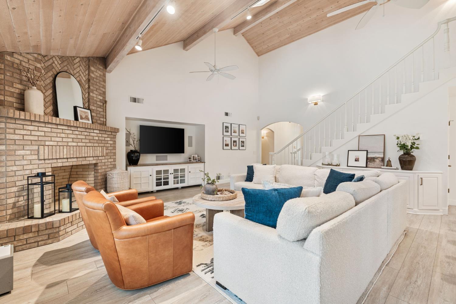 9981 N Madison Ridge Rd, Fresno, CA 93720