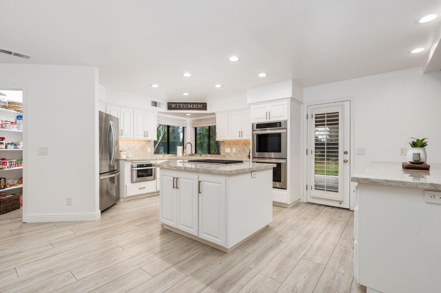 9981 N Madison Ridge Rd, Fresno, CA 93720