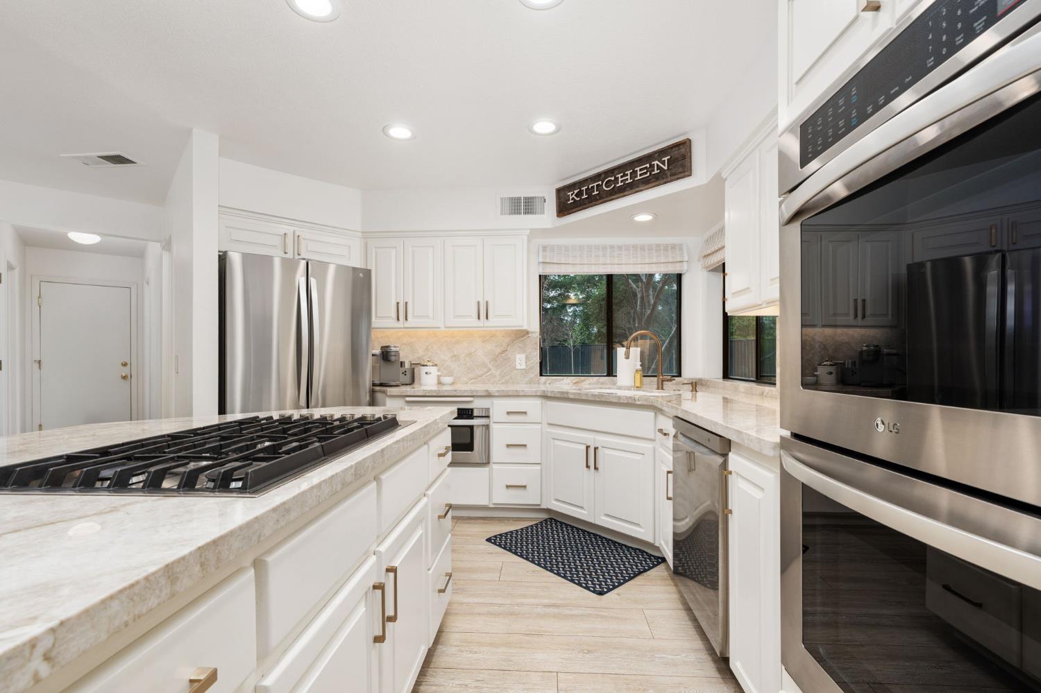 9981 N Madison Ridge Rd, Fresno, CA 93720