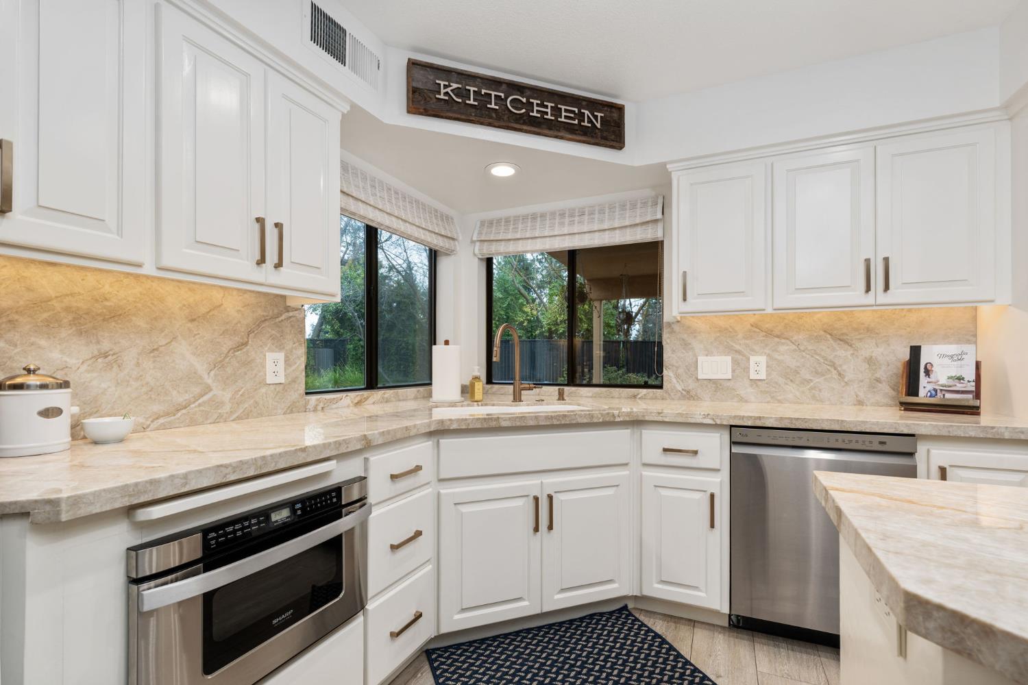 9981 N Madison Ridge Rd, Fresno, CA 93720