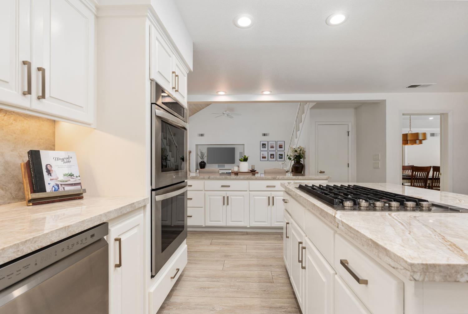 9981 N Madison Ridge Rd, Fresno, CA 93720