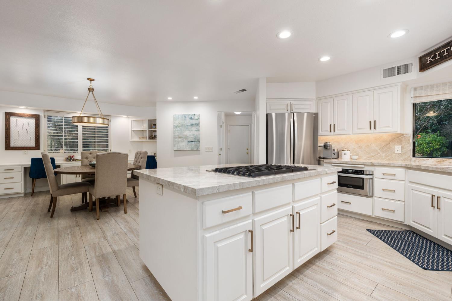 9981 N Madison Ridge Rd, Fresno, CA 93720