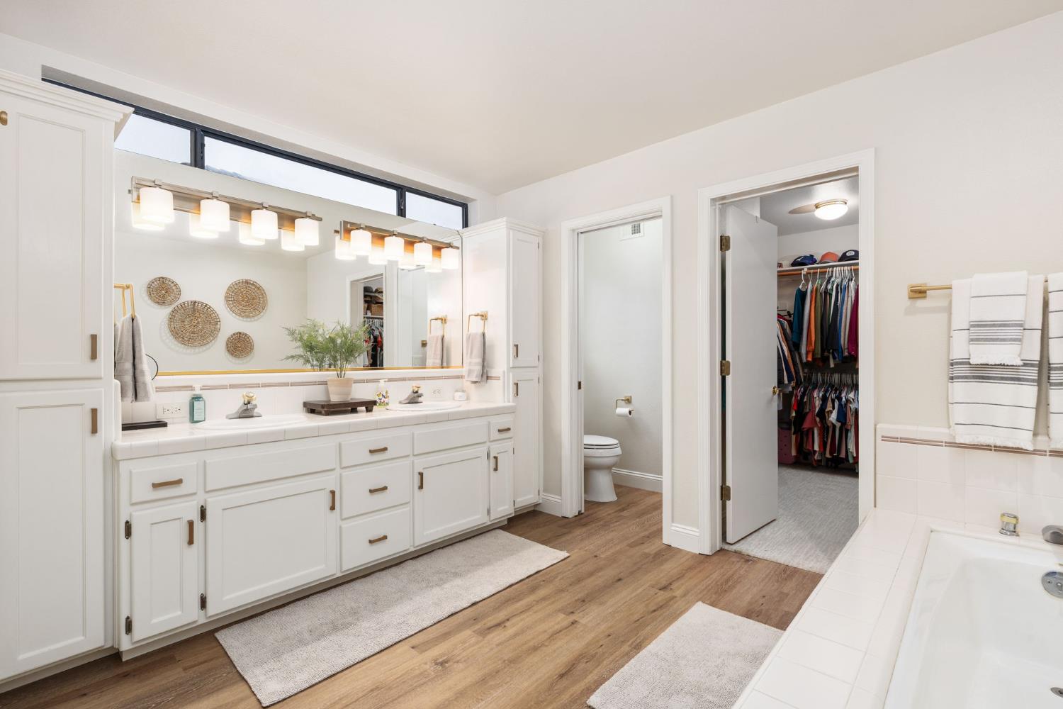 9981 N Madison Ridge Rd, Fresno, CA 93720