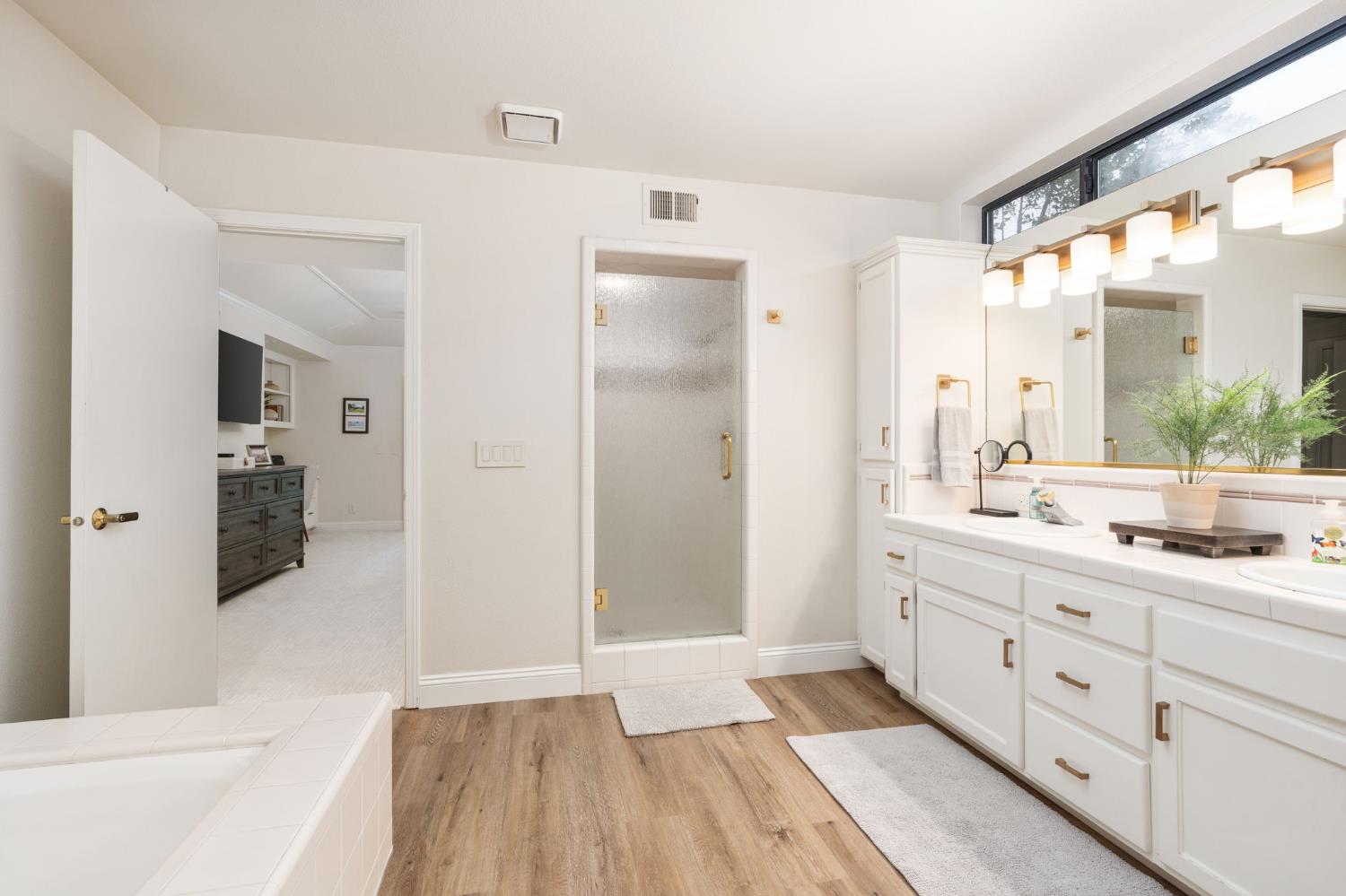 9981 N Madison Ridge Rd, Fresno, CA 93720