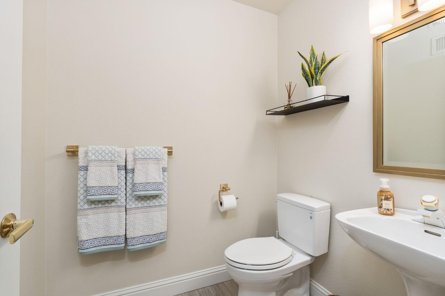 9981 N Madison Ridge Rd, Fresno, CA 93720