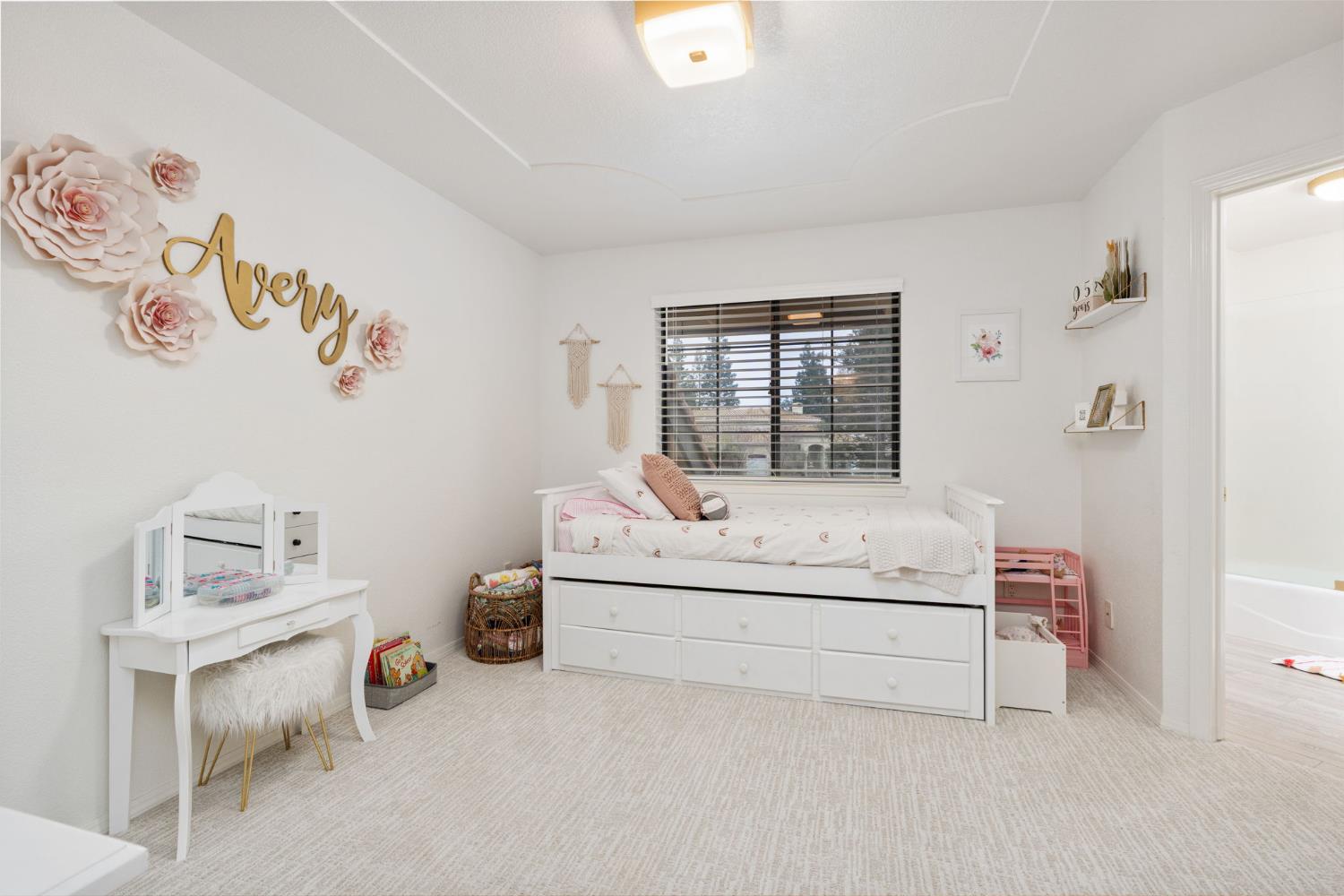 9981 N Madison Ridge Rd, Fresno, CA 93720