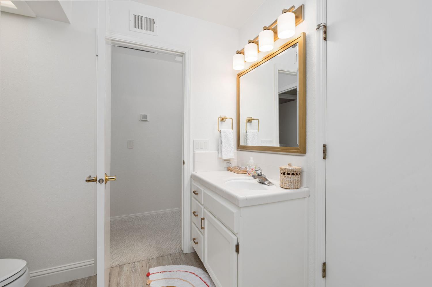 9981 N Madison Ridge Rd, Fresno, CA 93720