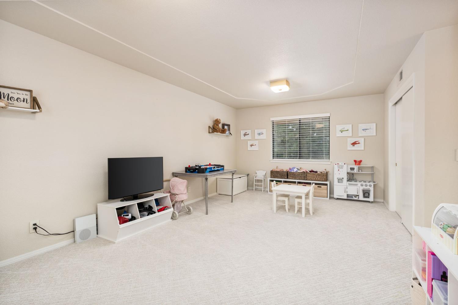 9981 N Madison Ridge Rd, Fresno, CA 93720