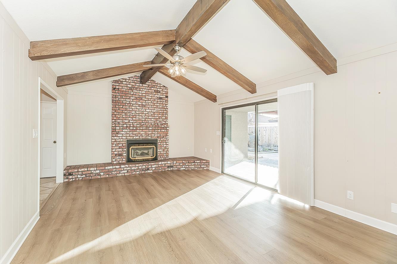 7677 N Gearhart Ave, Fresno, CA 93720