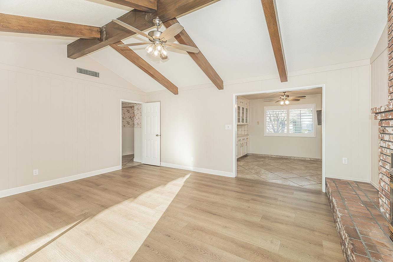 7677 N Gearhart Ave, Fresno, CA 93720