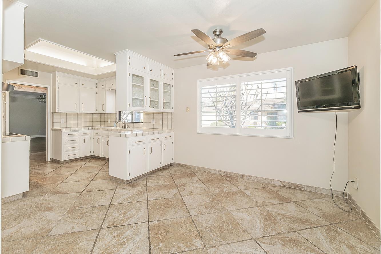 7677 N Gearhart Ave, Fresno, CA 93720