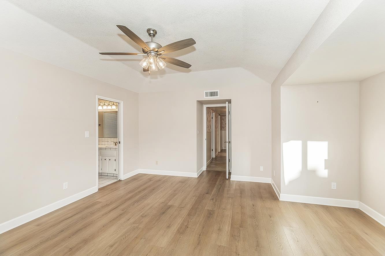 7677 N Gearhart Ave, Fresno, CA 93720