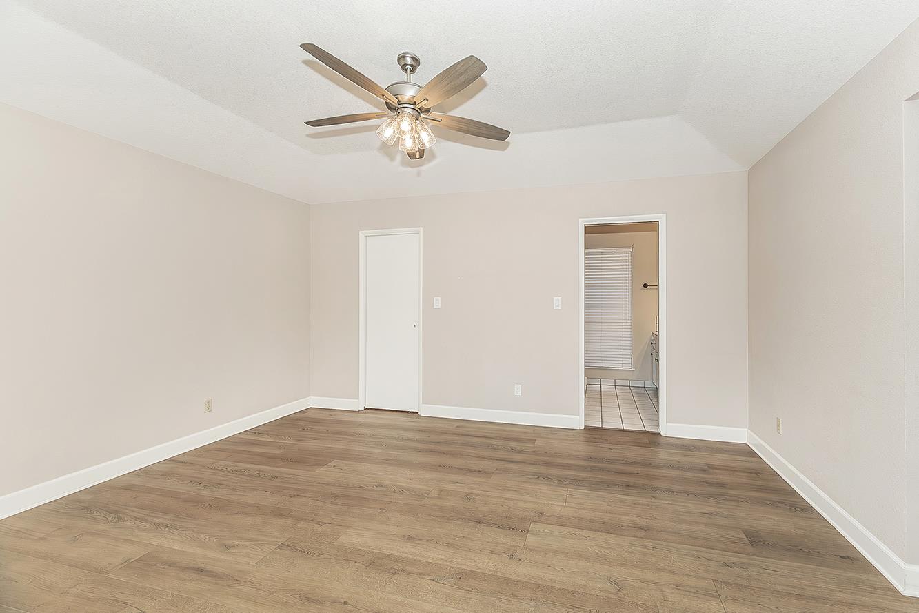 7677 N Gearhart Ave, Fresno, CA 93720