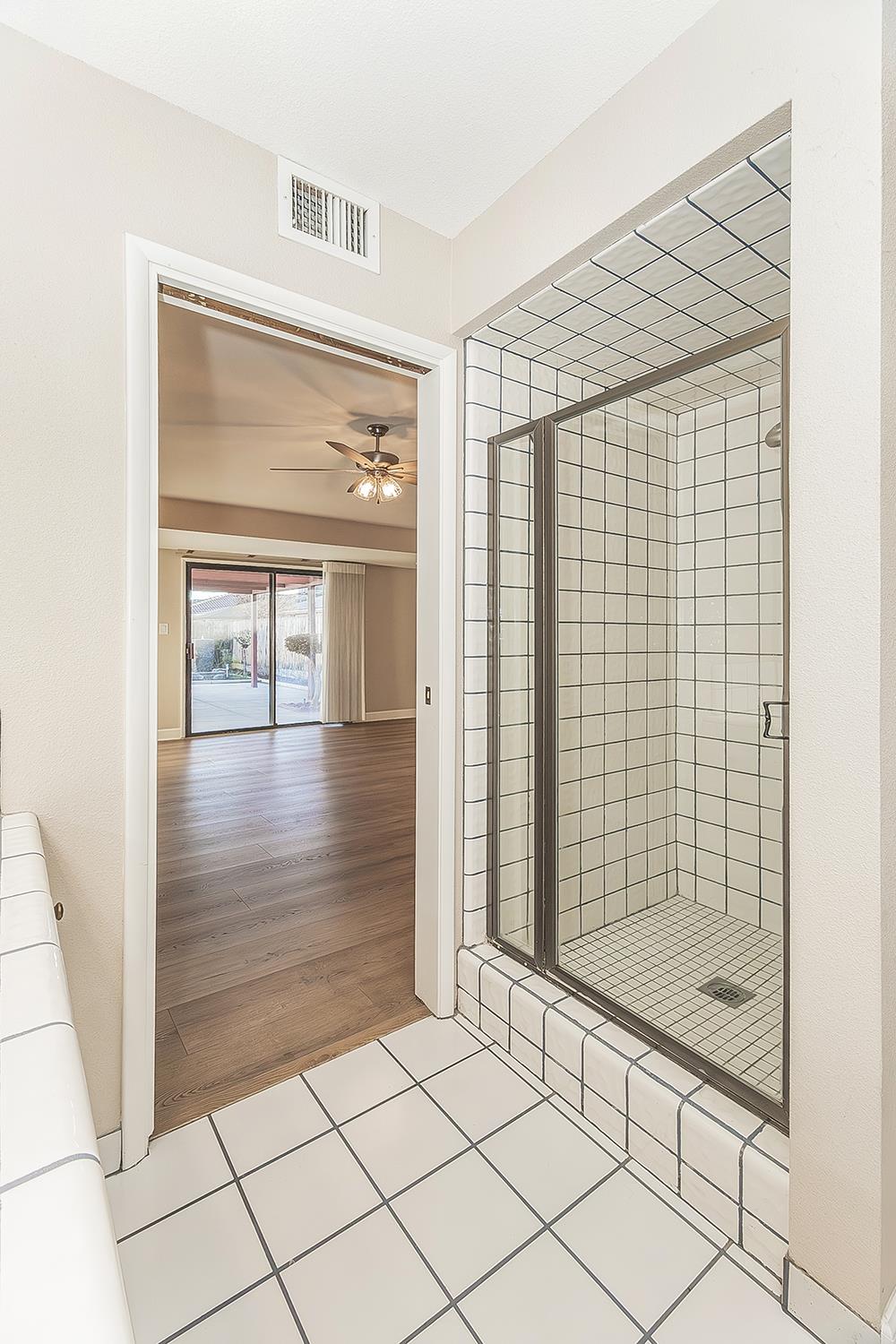 7677 N Gearhart Ave, Fresno, CA 93720