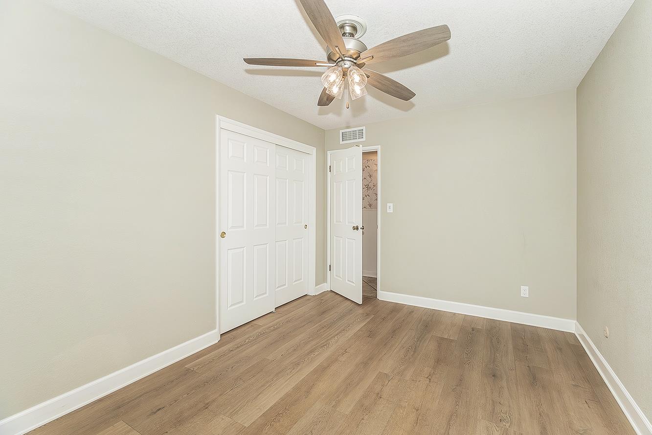 7677 N Gearhart Ave, Fresno, CA 93720