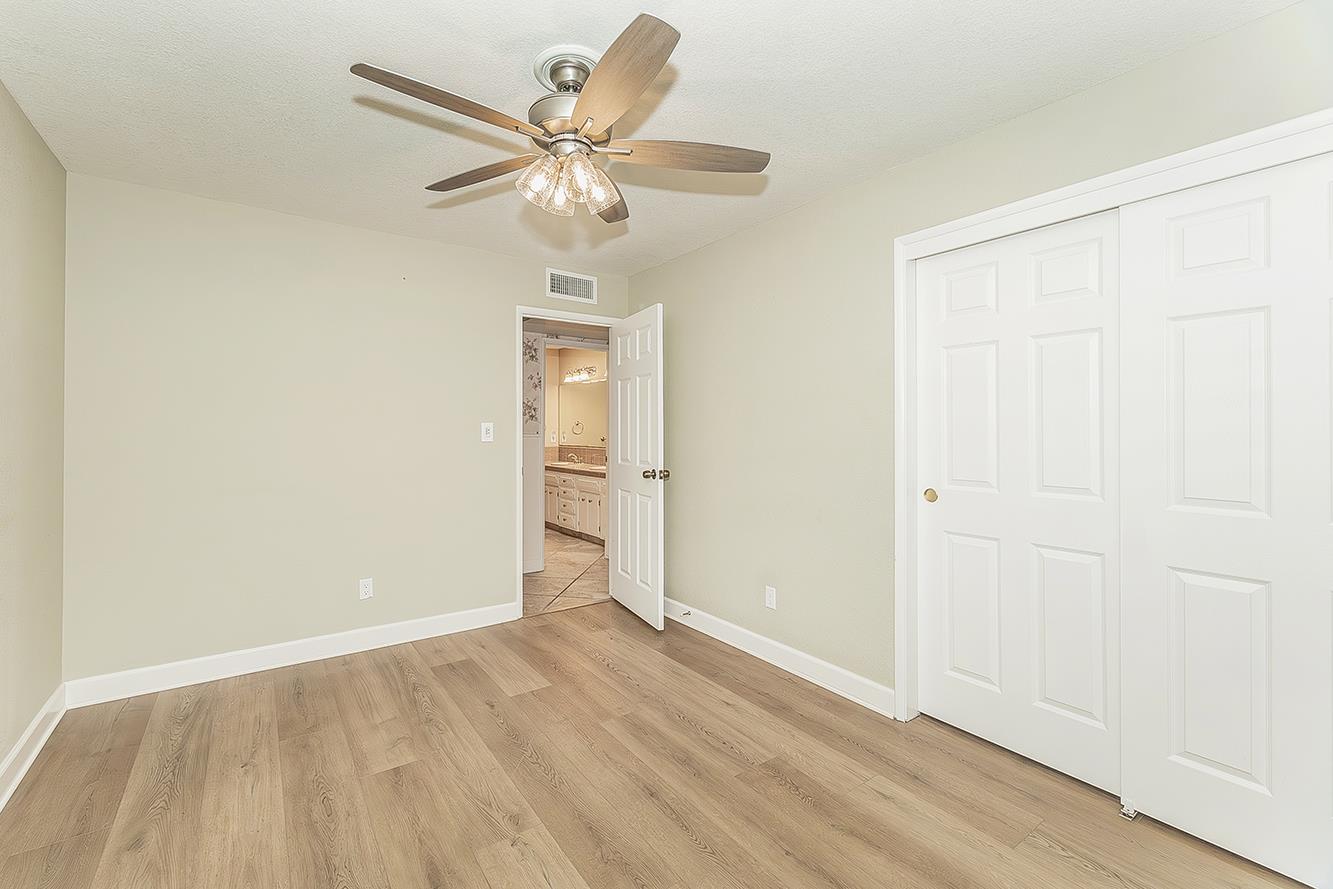 7677 N Gearhart Ave, Fresno, CA 93720