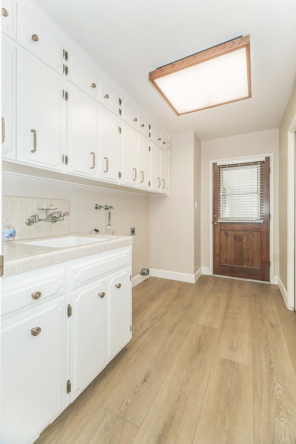 7677 N Gearhart Ave, Fresno, CA 93720