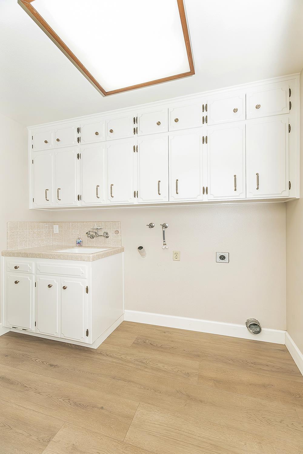 7677 N Gearhart Ave, Fresno, CA 93720