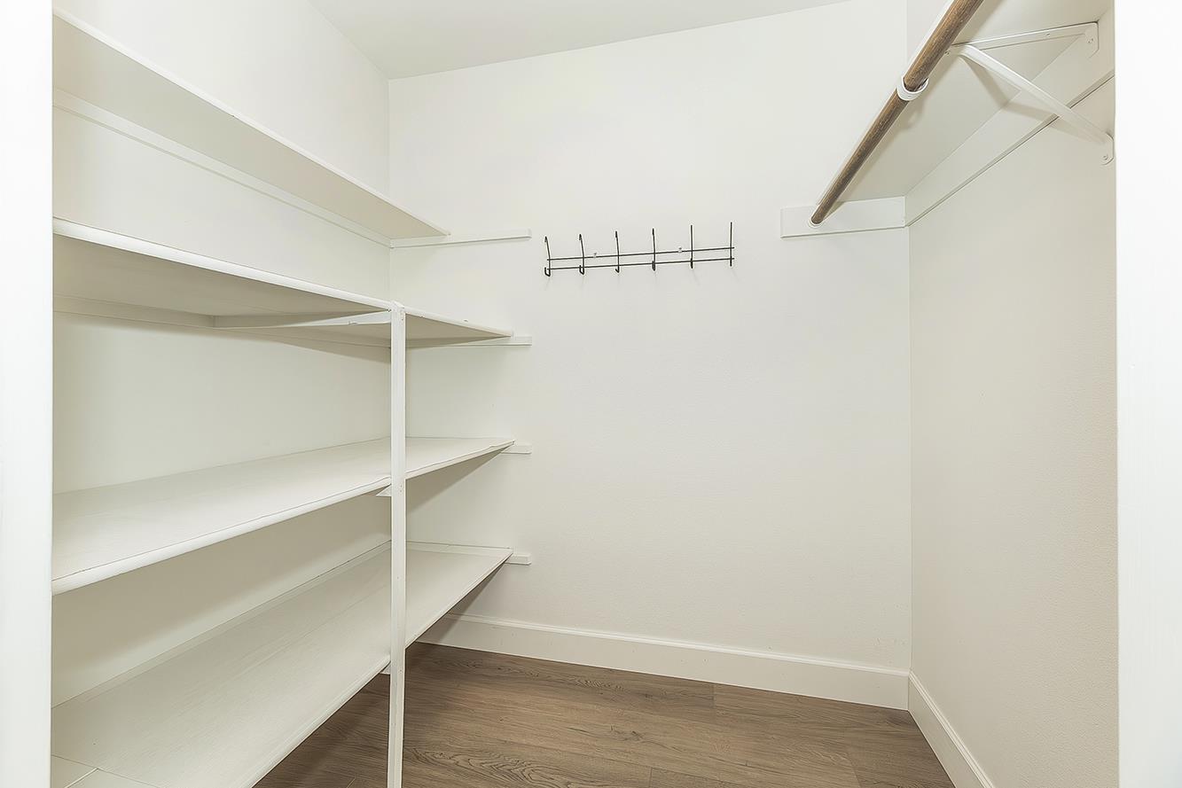 7677 N Gearhart Ave, Fresno, CA 93720