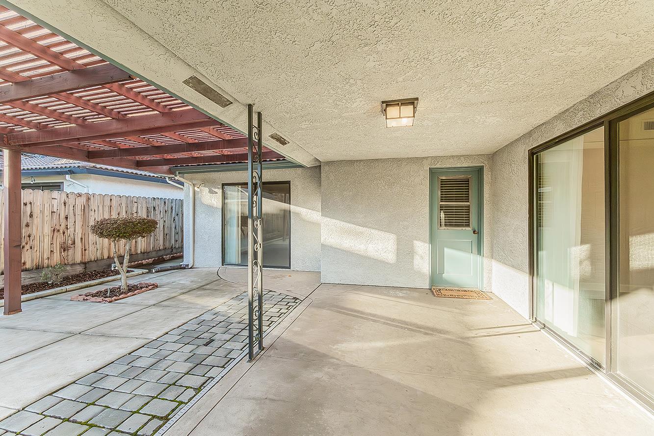 7677 N Gearhart Ave, Fresno, CA 93720