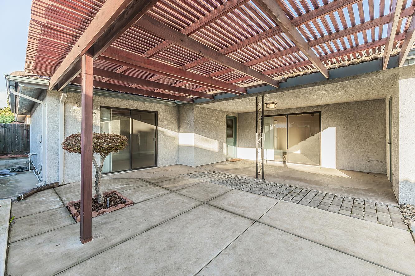 7677 N Gearhart Ave, Fresno, CA 93720