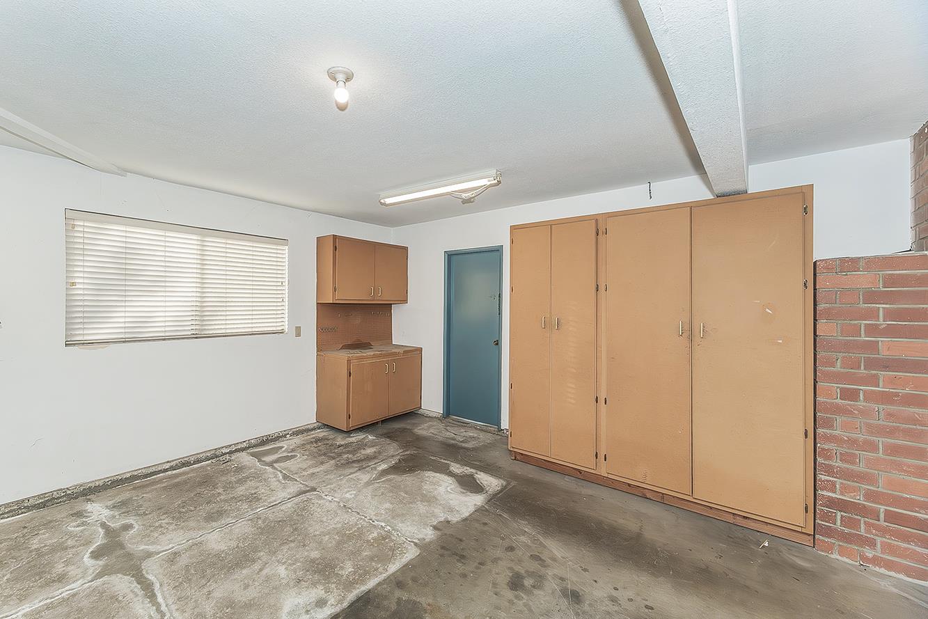 7677 N Gearhart Ave, Fresno, CA 93720