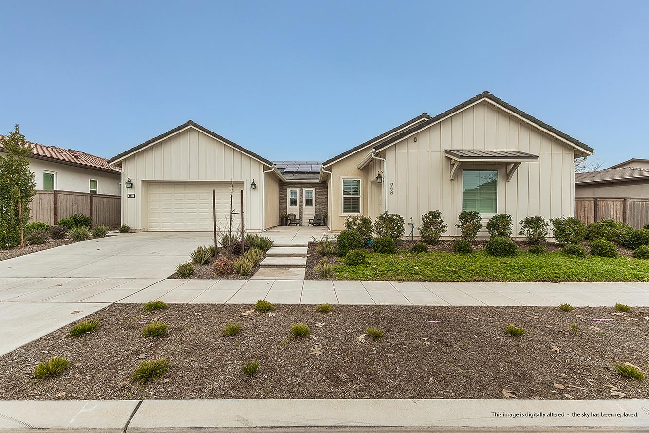 948 Beaver Pond Loop, Madera, CA 93636