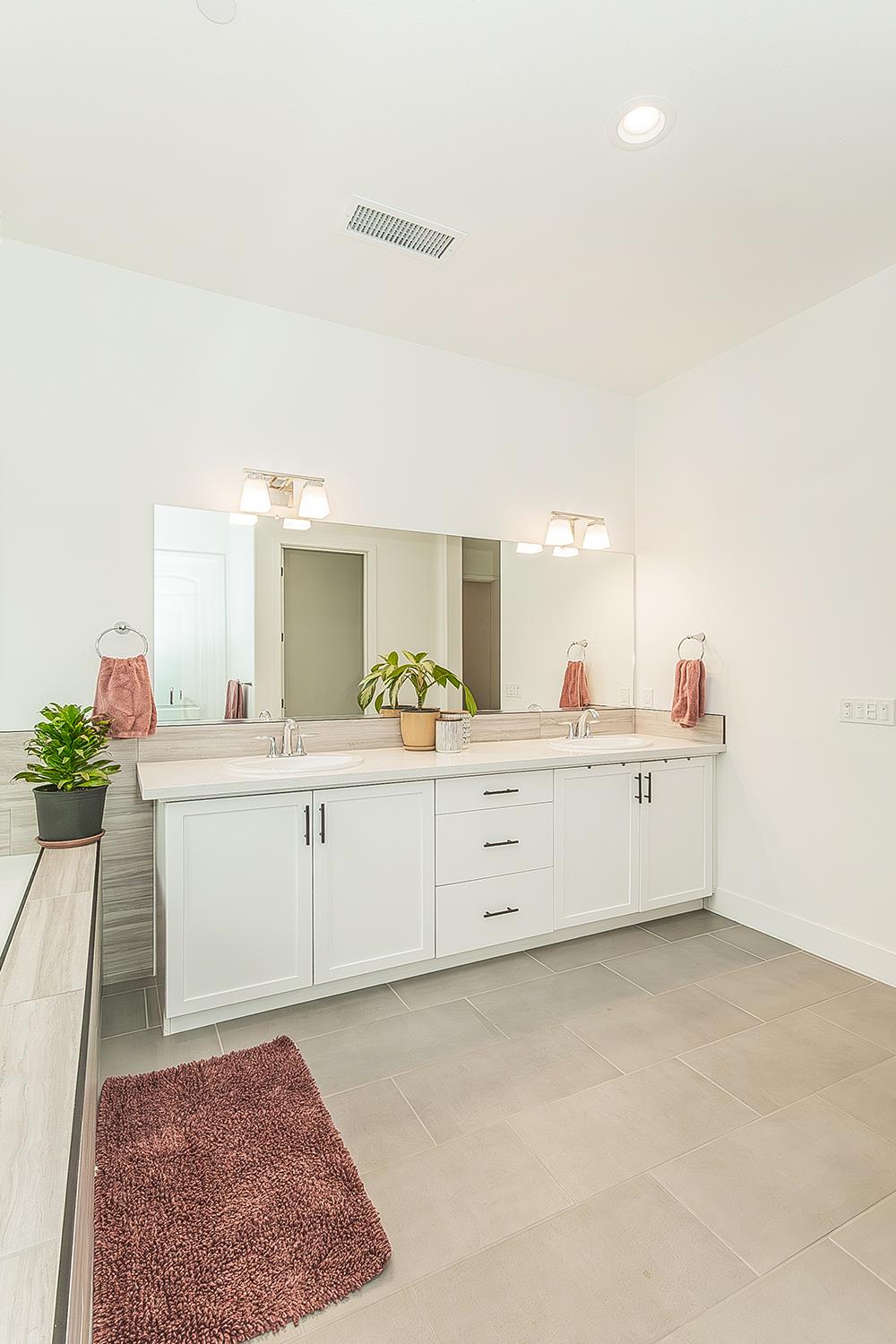 948 Beaver Pond Loop, Madera, CA 93636