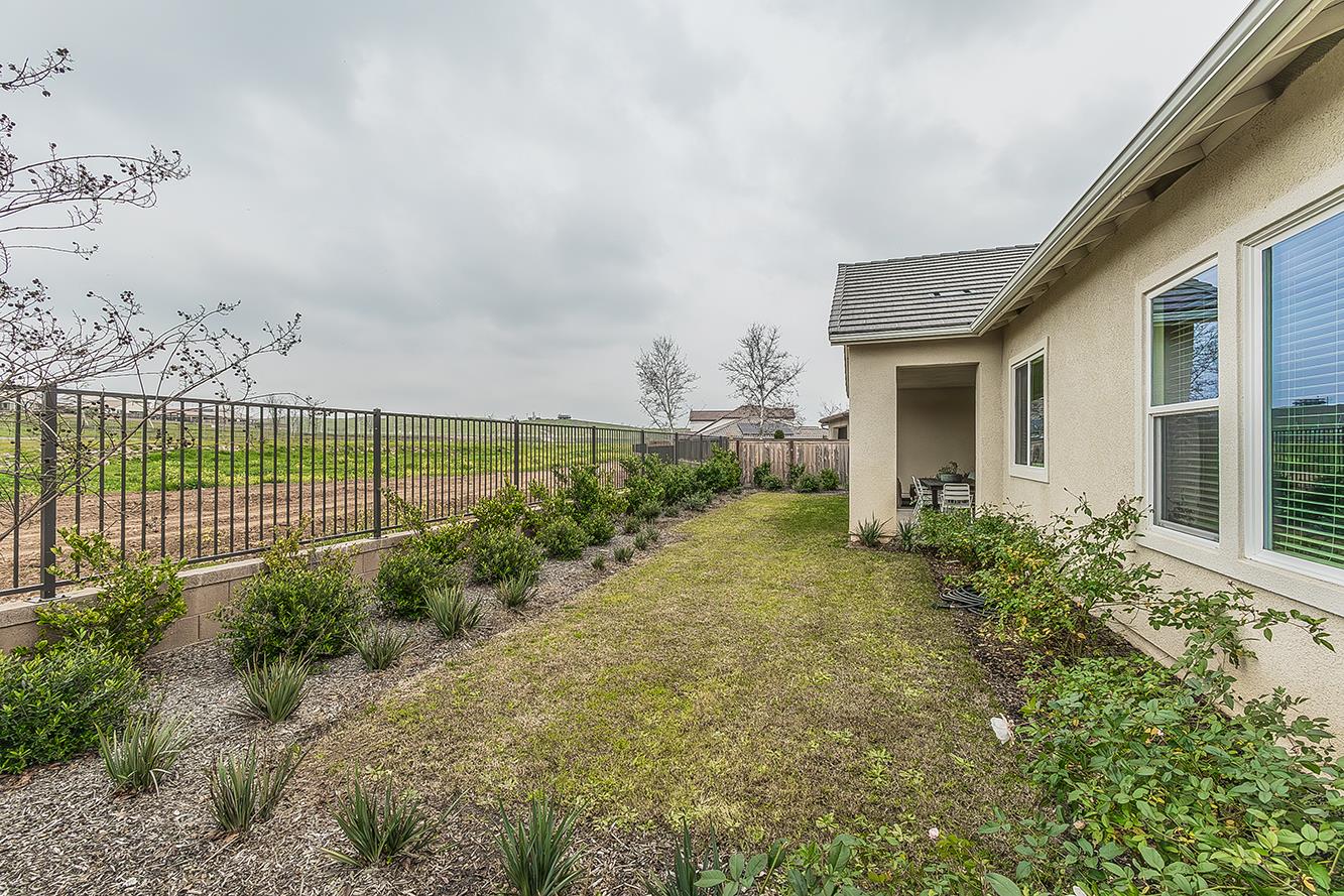 948 Beaver Pond Loop, Madera, CA 93636