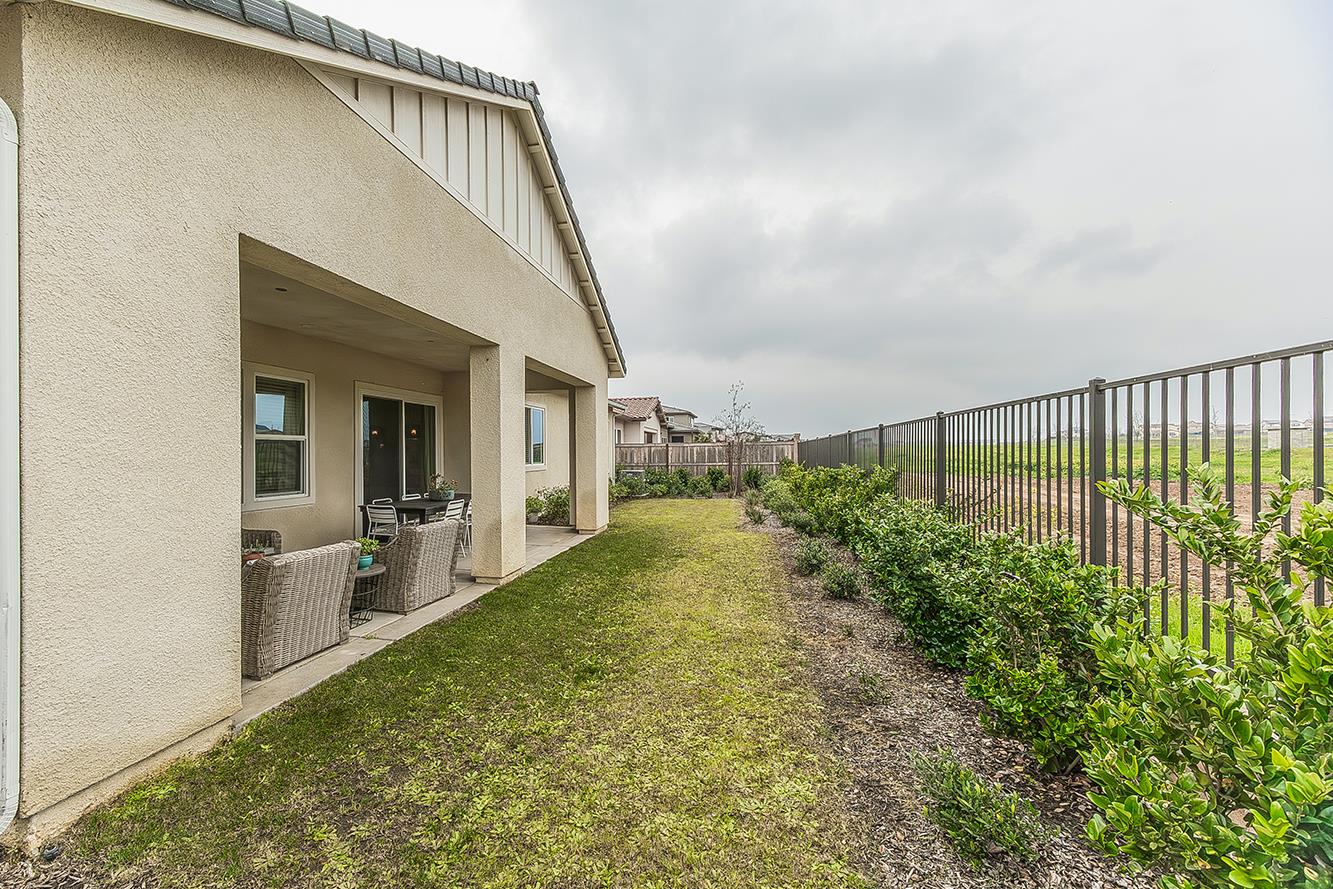 948 Beaver Pond Loop, Madera, CA 93636