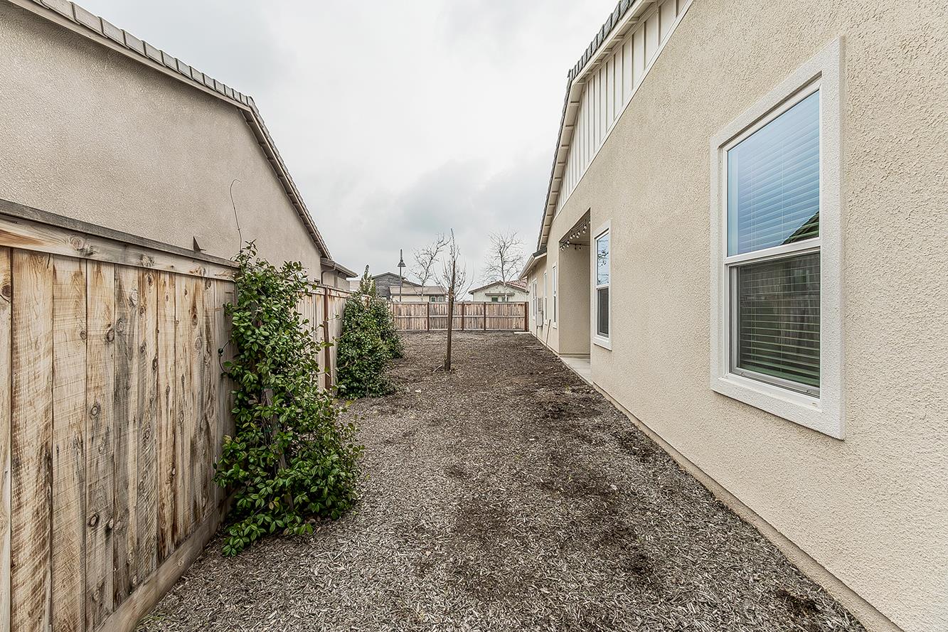 948 Beaver Pond Loop, Madera, CA 93636