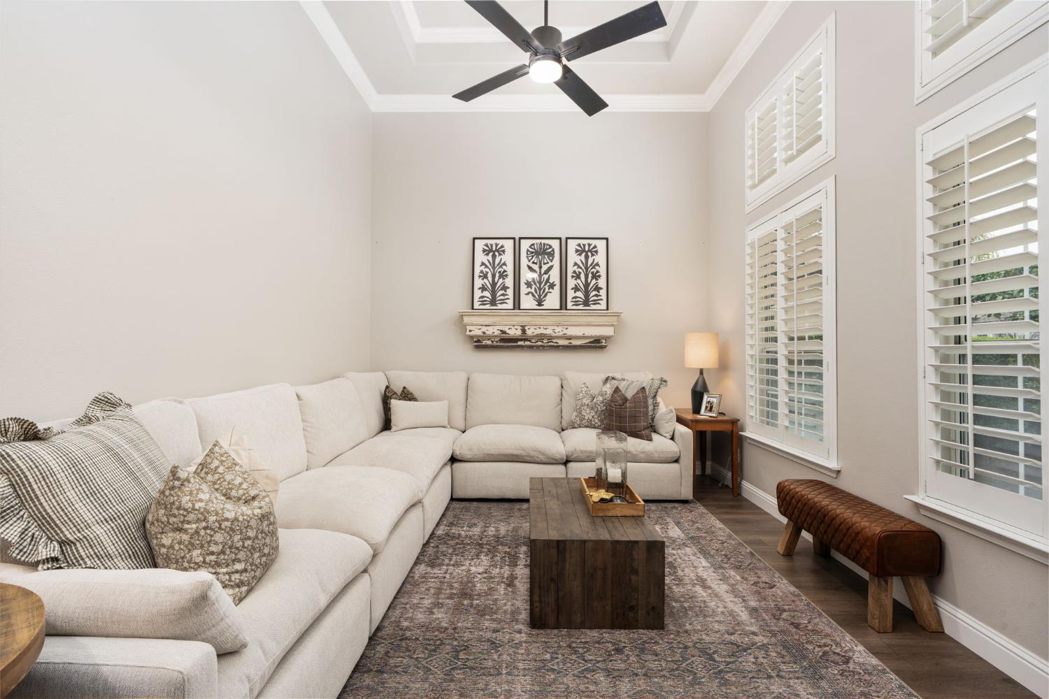 1674 E Shadow Glen Dr, Fresno, CA 93730