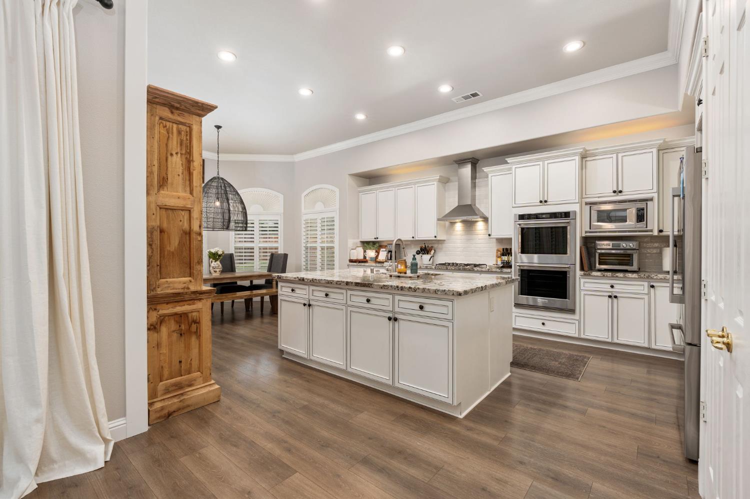 1674 E Shadow Glen Dr, Fresno, CA 93730