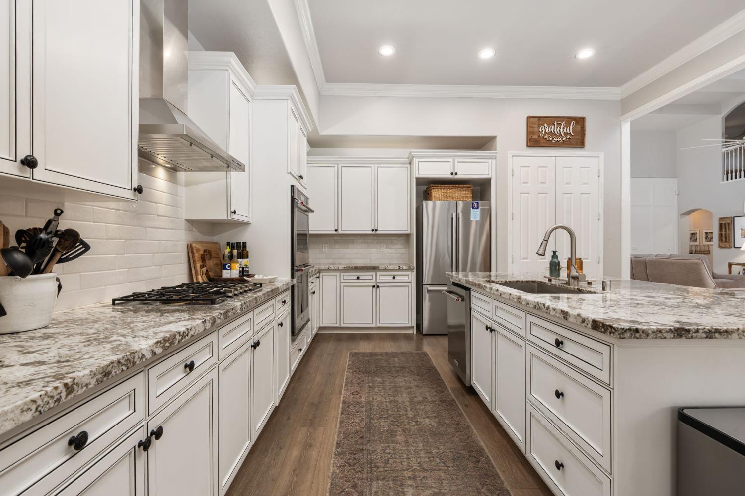 1674 E Shadow Glen Dr, Fresno, CA 93730