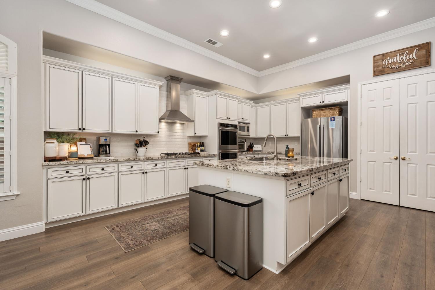 1674 E Shadow Glen Dr, Fresno, CA 93730