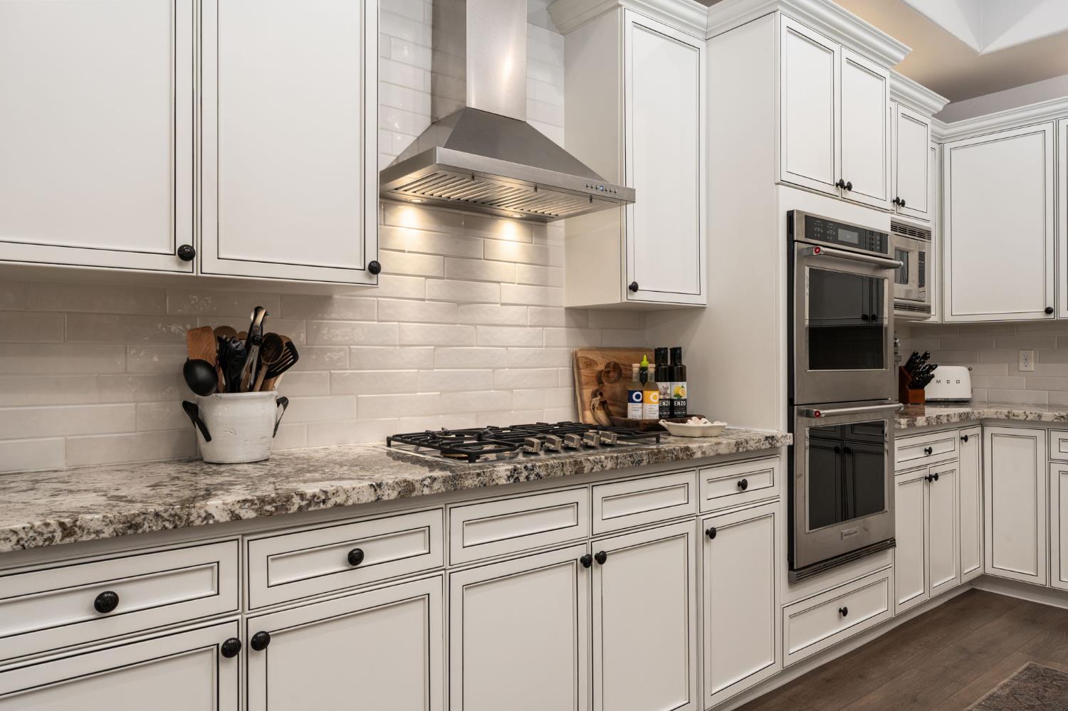 1674 E Shadow Glen Dr, Fresno, CA 93730