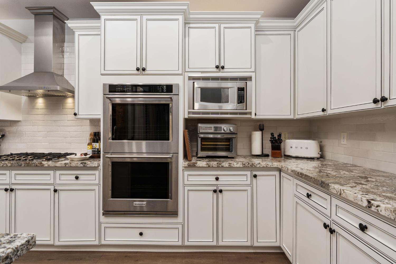 1674 E Shadow Glen Dr, Fresno, CA 93730