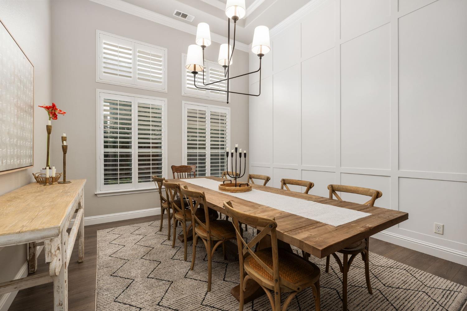 1674 E Shadow Glen Dr, Fresno, CA 93730